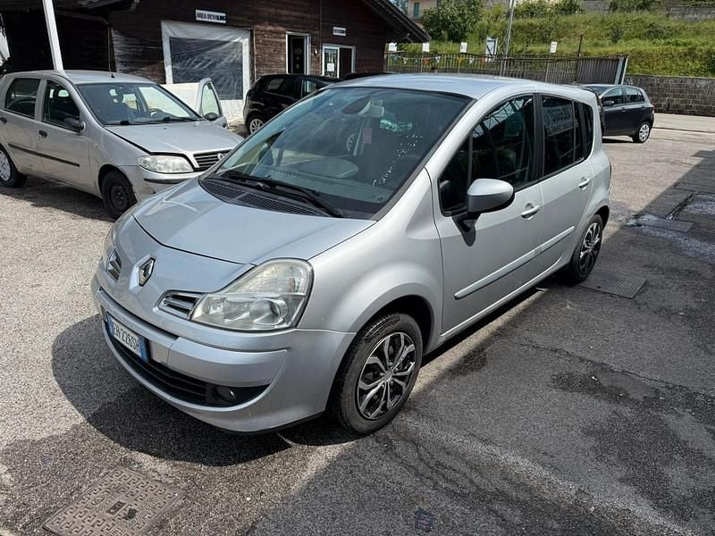 Usata Renault Modus 100 CV (73 kW) 2011 Argento Monovolume