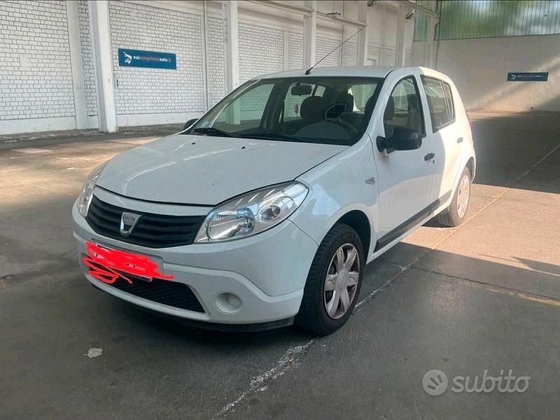 Usata Dacia Sandero Ambiance 72 CV (52 kW) 2009 Bianco Berlina