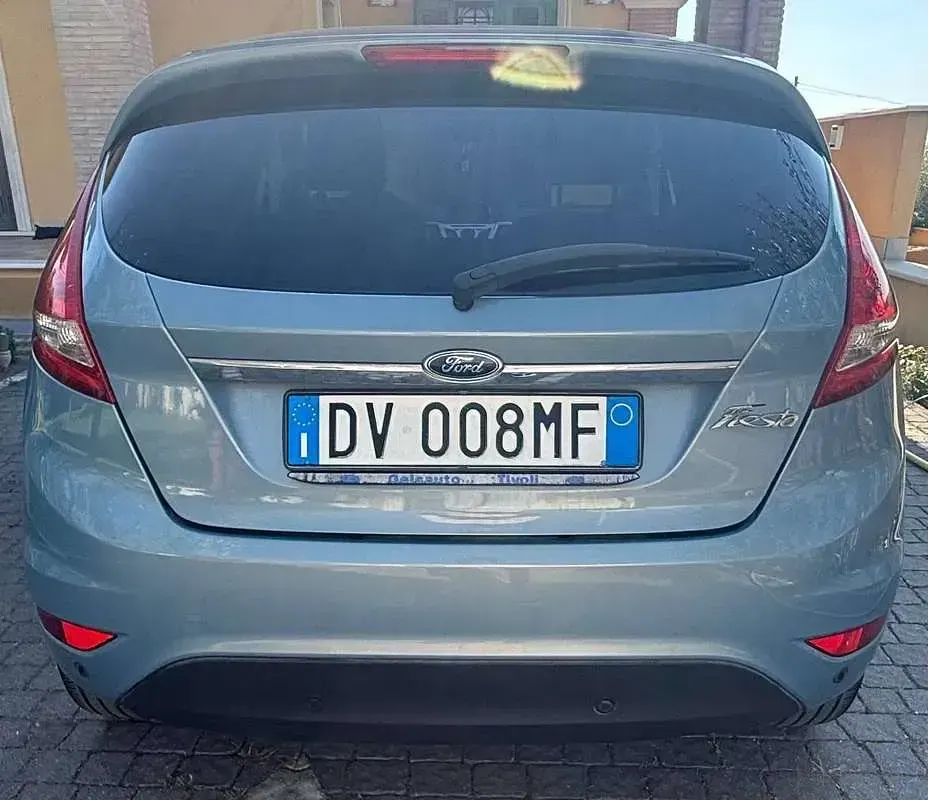 Usata Ford Fiesta Titanium 82 CV (60 kW) 2009 Blu/azzurro Berlina