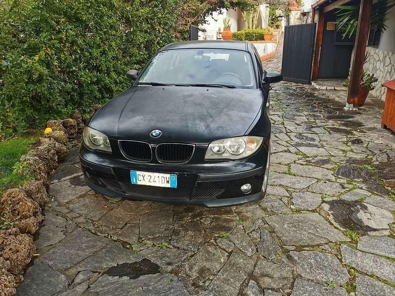 Usata BMW 118 122 CV (89 kW) 2005 Nero Utilitaria