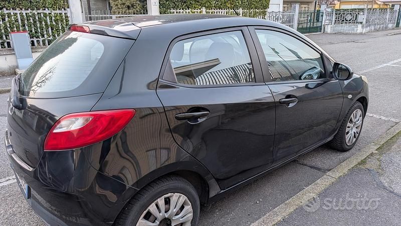 Usata Mazda 2 68 CV (50 kW) 2008 Nero Utilitaria