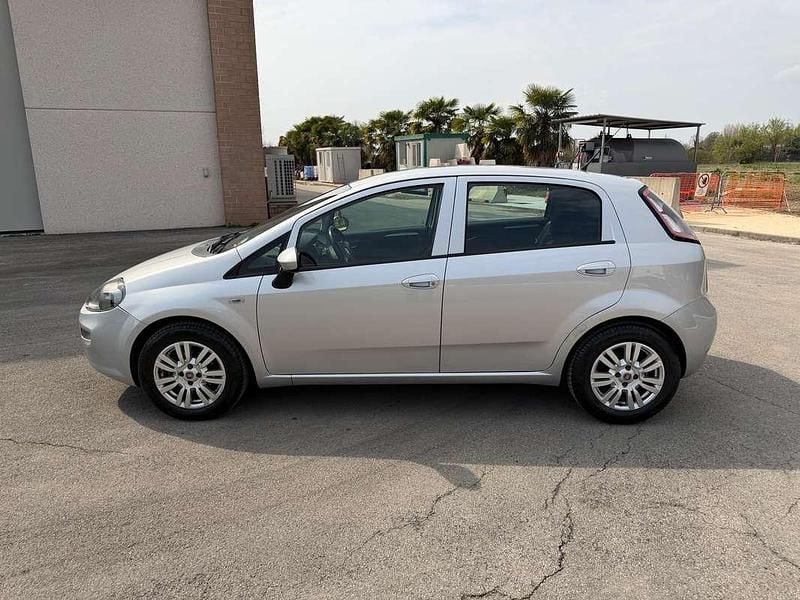 Usata Fiat Punto Lounge 84 CV (61 kW) 2015 Argento Utilitaria