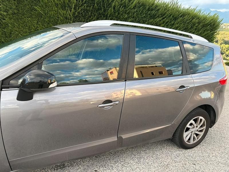 Usata Renault Grand Scénic III 110 CV (80 kW) 2015 Grigio Monovolume