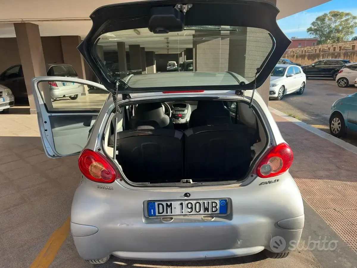 Usata Toyota Aygo 68 CV (50 kW) 2008 Grigio Utilitaria
