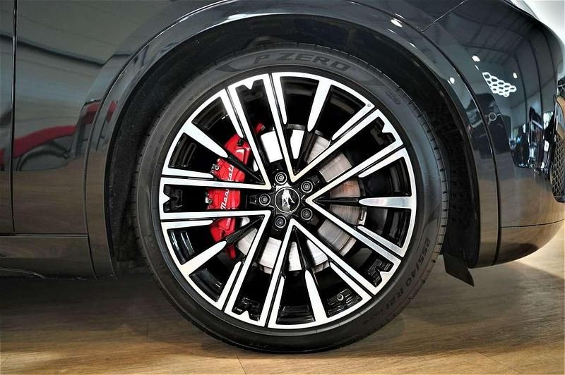 Usata Maserati Grecale 242 kW (330 CV) 2023 Grigio SUV