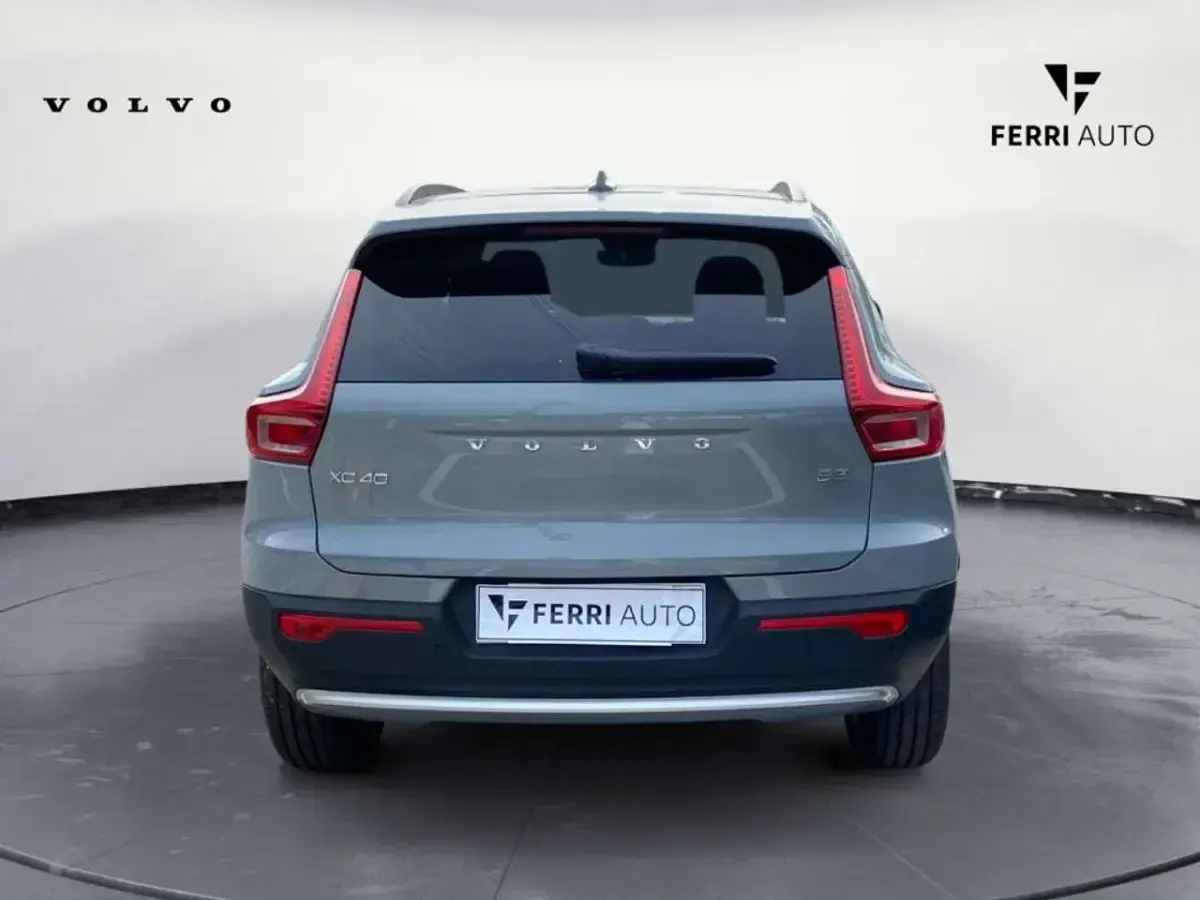 Nuova Volvo XC40 163 CV (119 kW) 2026 Grigio SUV