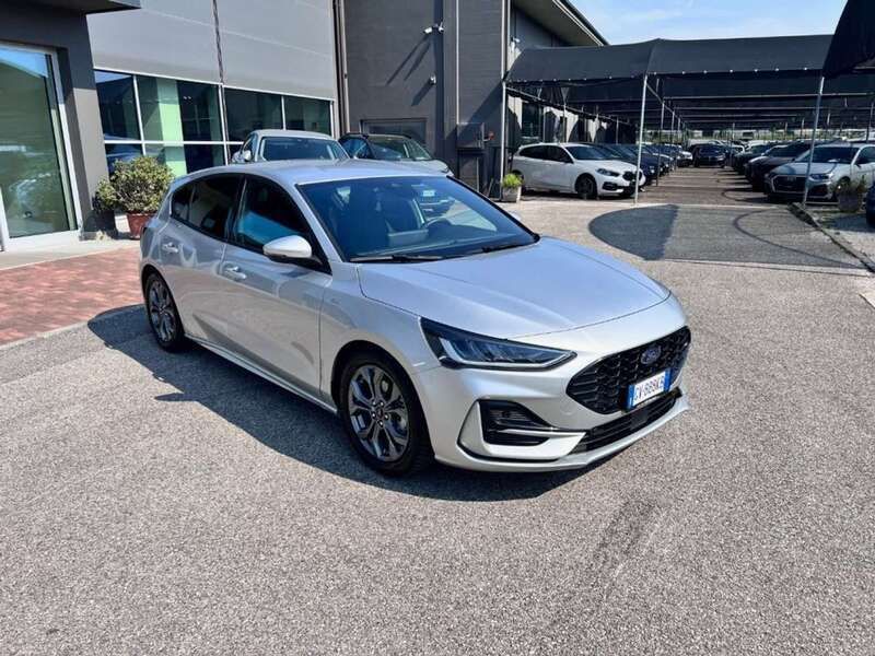 Usata Ford Focus ST 125 CV (91 kW) 2024 Grigio scuro Berlina