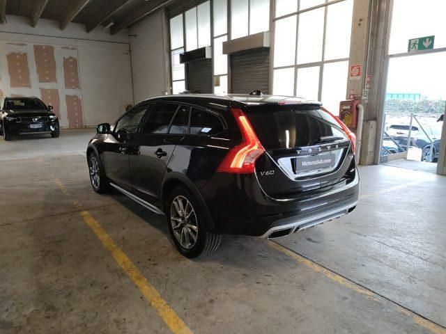Usata Volvo V60 CC Momentum 2016 Nero Station wagon