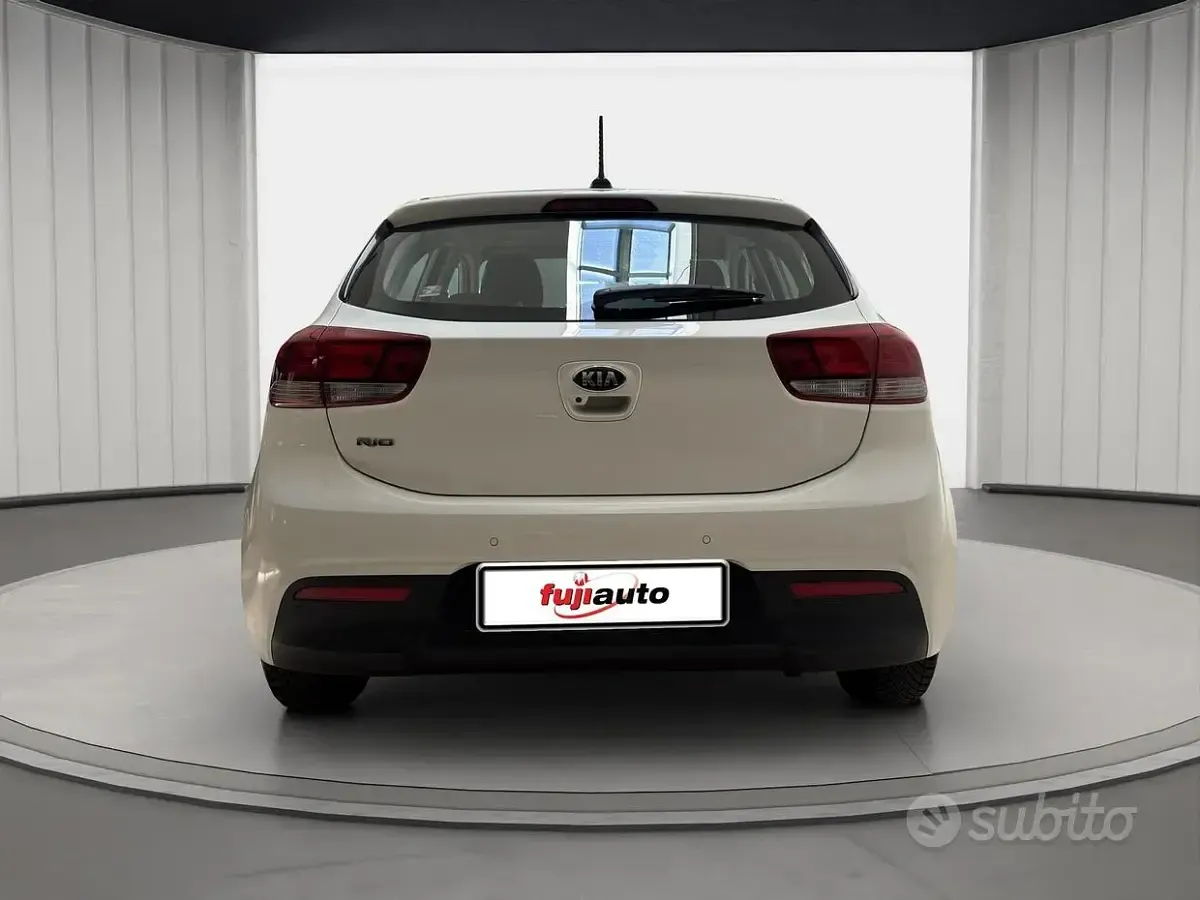 Usata Kia Rio 84 CV (61 kW) 2020 Bianco Utilitaria