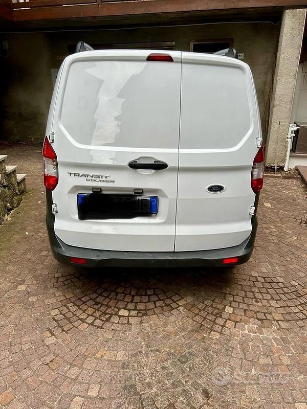 Usata Ford T 100 CV (73 kW) 2023 Bianco Furgone
