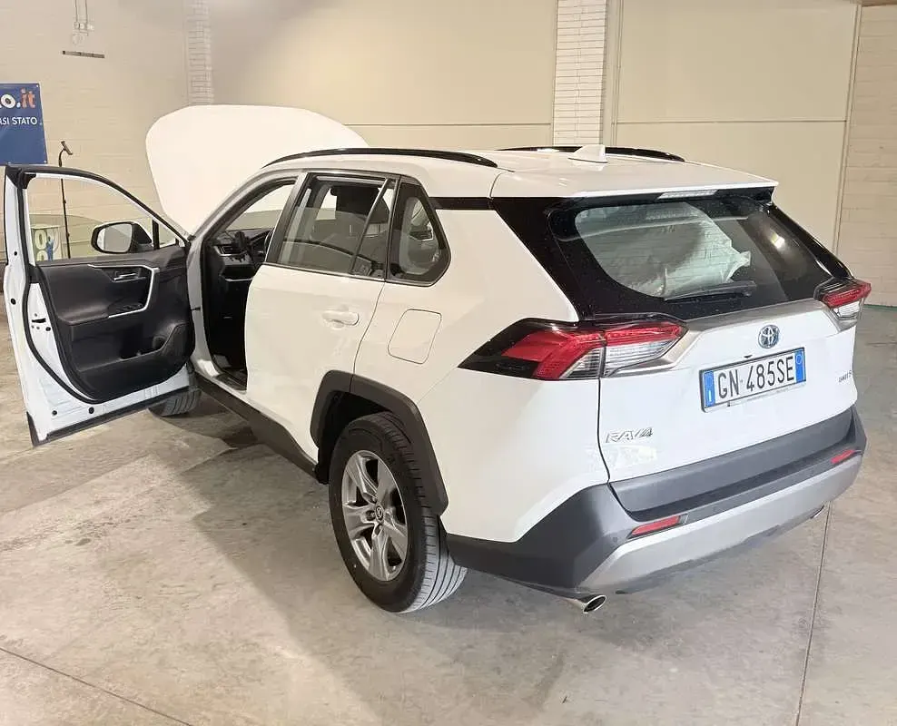 Usata Toyota RAV4 Hybrid Business Edition 178 CV (130 kW) 2023 SUV