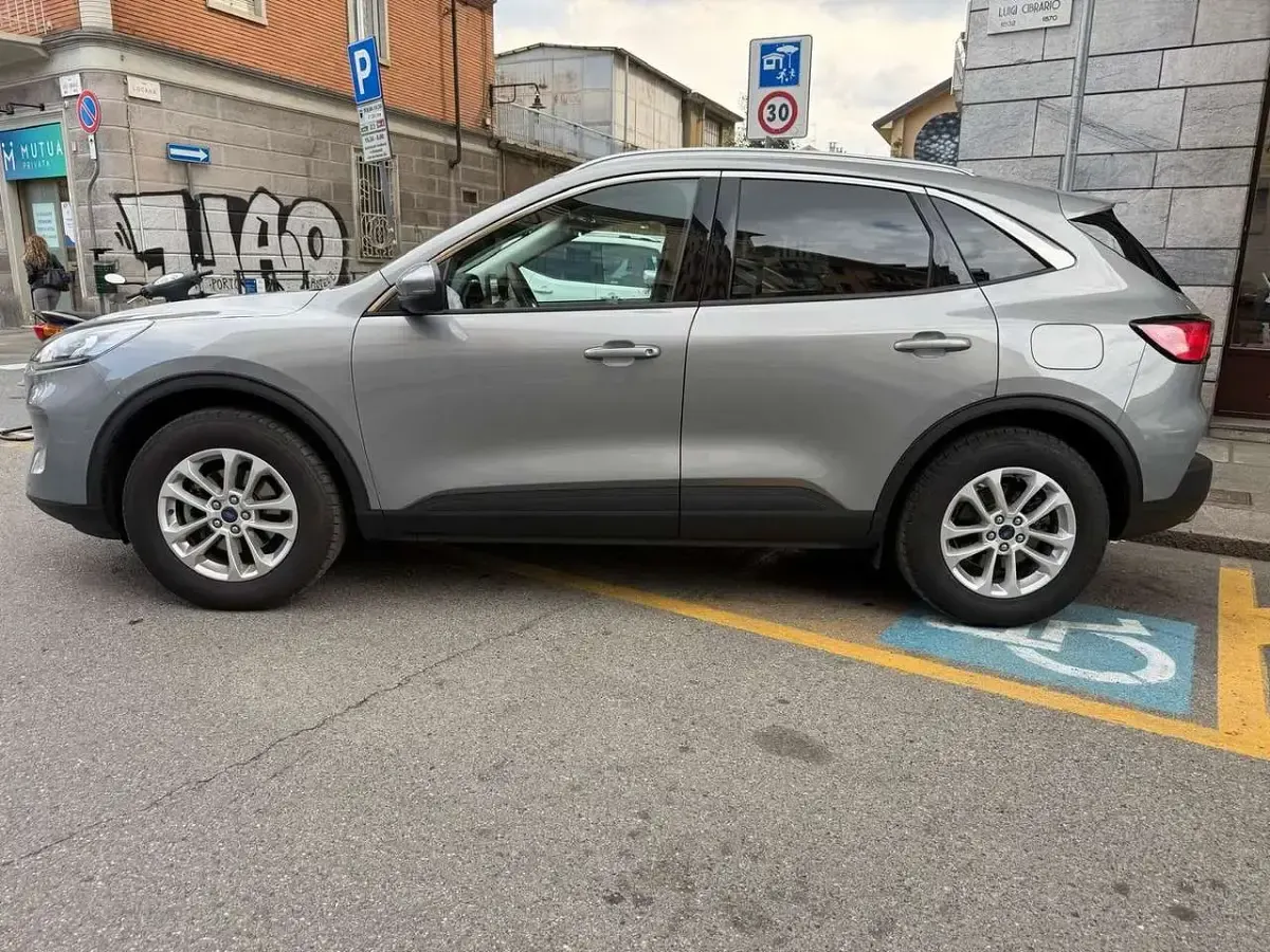Usata Ford Kuga Titanium 120 CV (88 kW) 2024 Grigio SUV