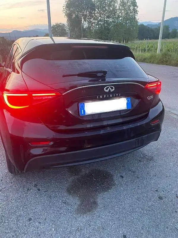 Usata Infiniti Q30 Business 109 CV (80 kW) 2019 Nero Berlina