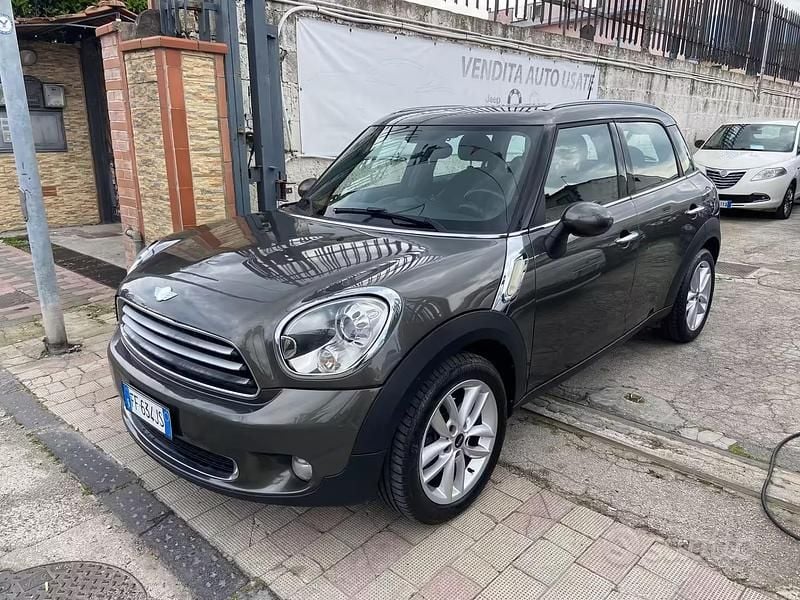 Usata Mini Cooper Countryman Business 111 CV (81 kW) 2016 Marrone SUV