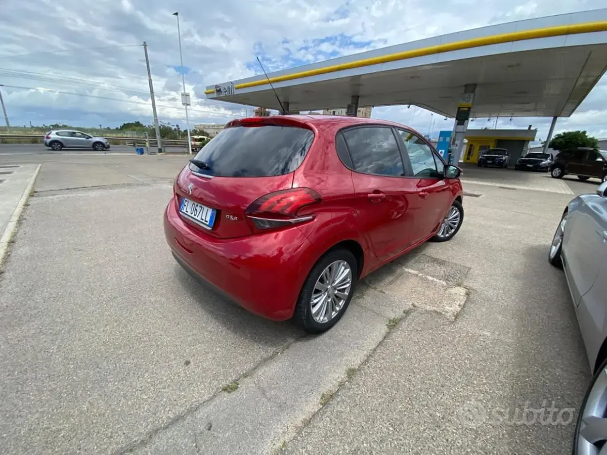 Usata Peugeot 208 75 CV (55 kW) 2017 Rosso Utilitaria