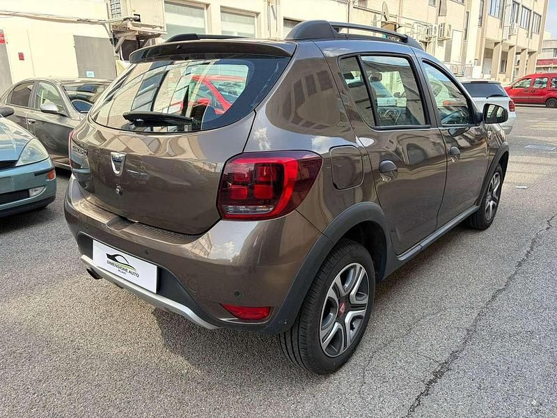 Usata Dacia Sandero Stepway 90 CV (66 kW) 2019 Bronzo Berlina