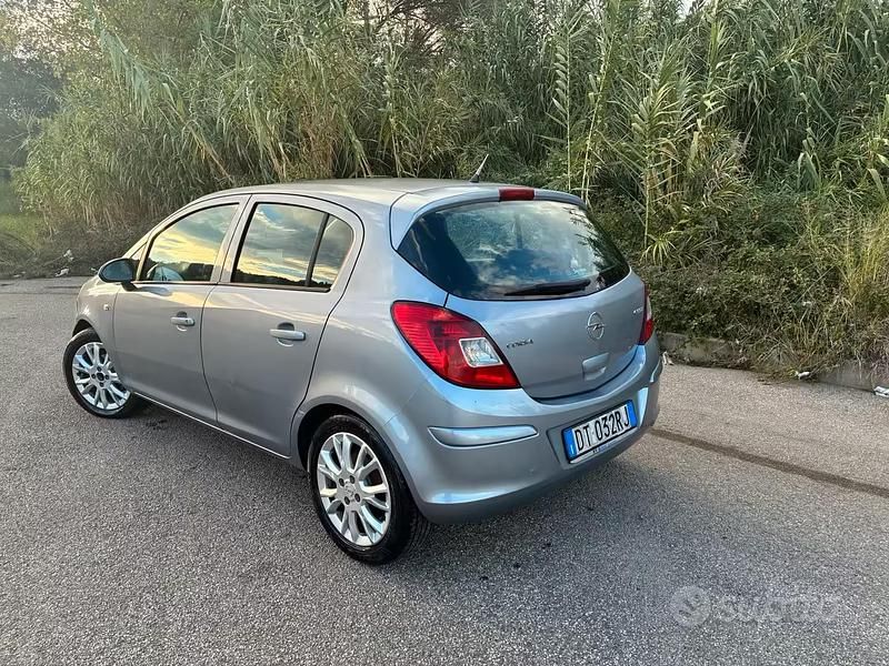Usata Opel Corsa 75 CV (55 kW) 2009 Utilitaria