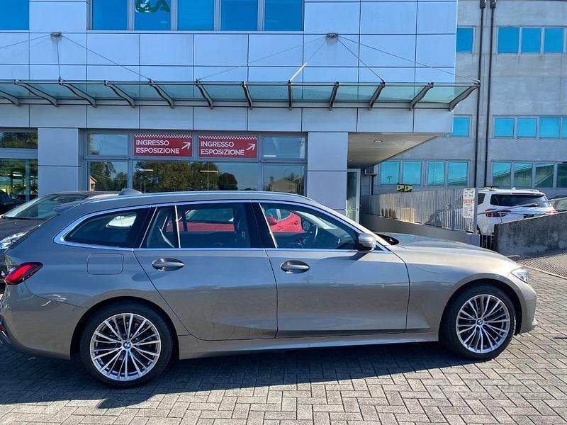 Usata BMW 320 Luxury Line 190 CV (139 kW) 2020 Grigio Station wagon