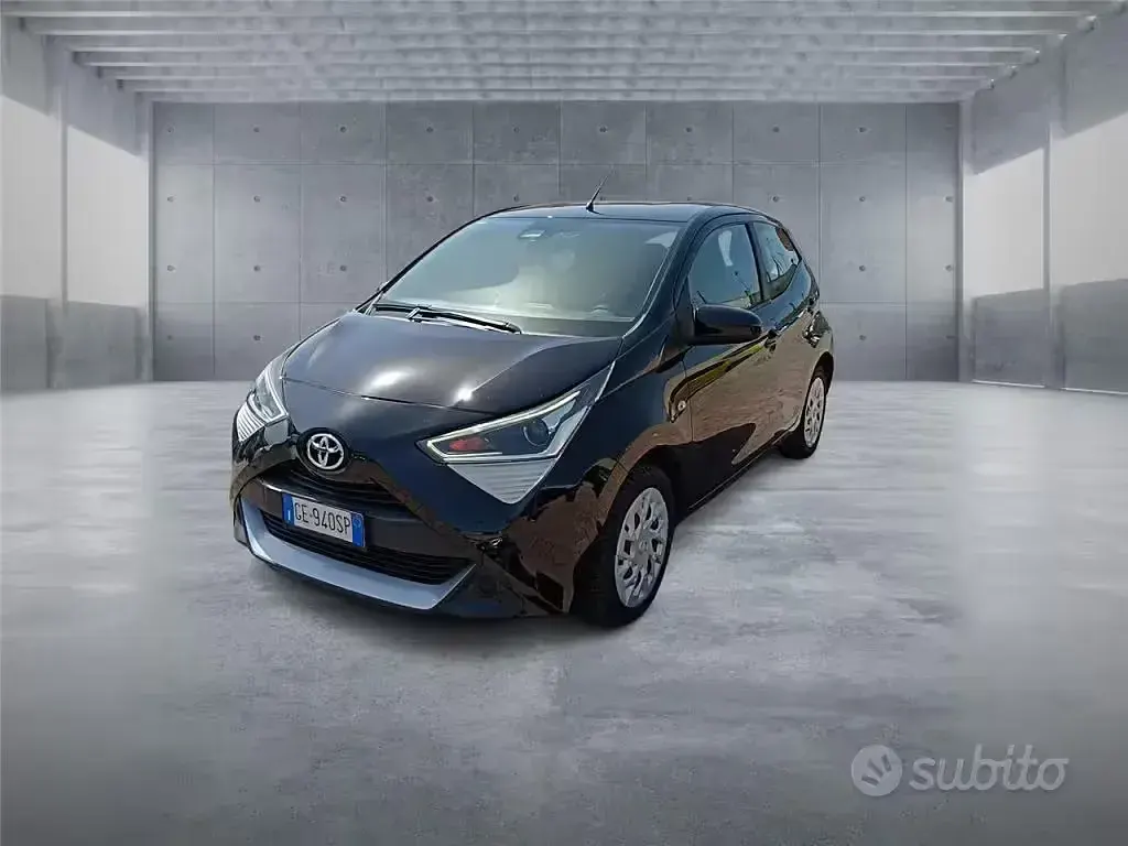 Usata Toyota Aygo Connect Style 72 CV (52 kW) 2021 Nero Utilitaria