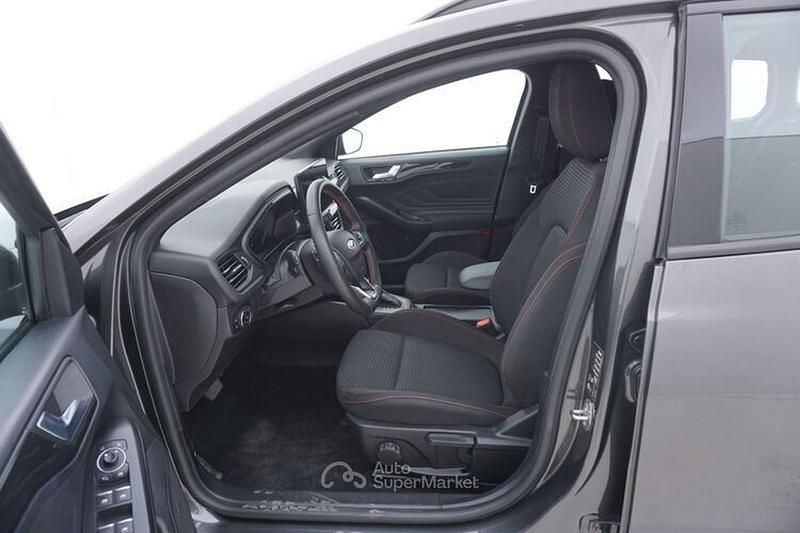 Usata Ford Focus 125 CV (91 kW) 2023 Gray Station wagon