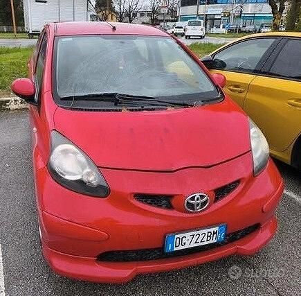 Usata Toyota Aygo Sol 68 CV (50 kW) 2007 Rosso Utilitaria