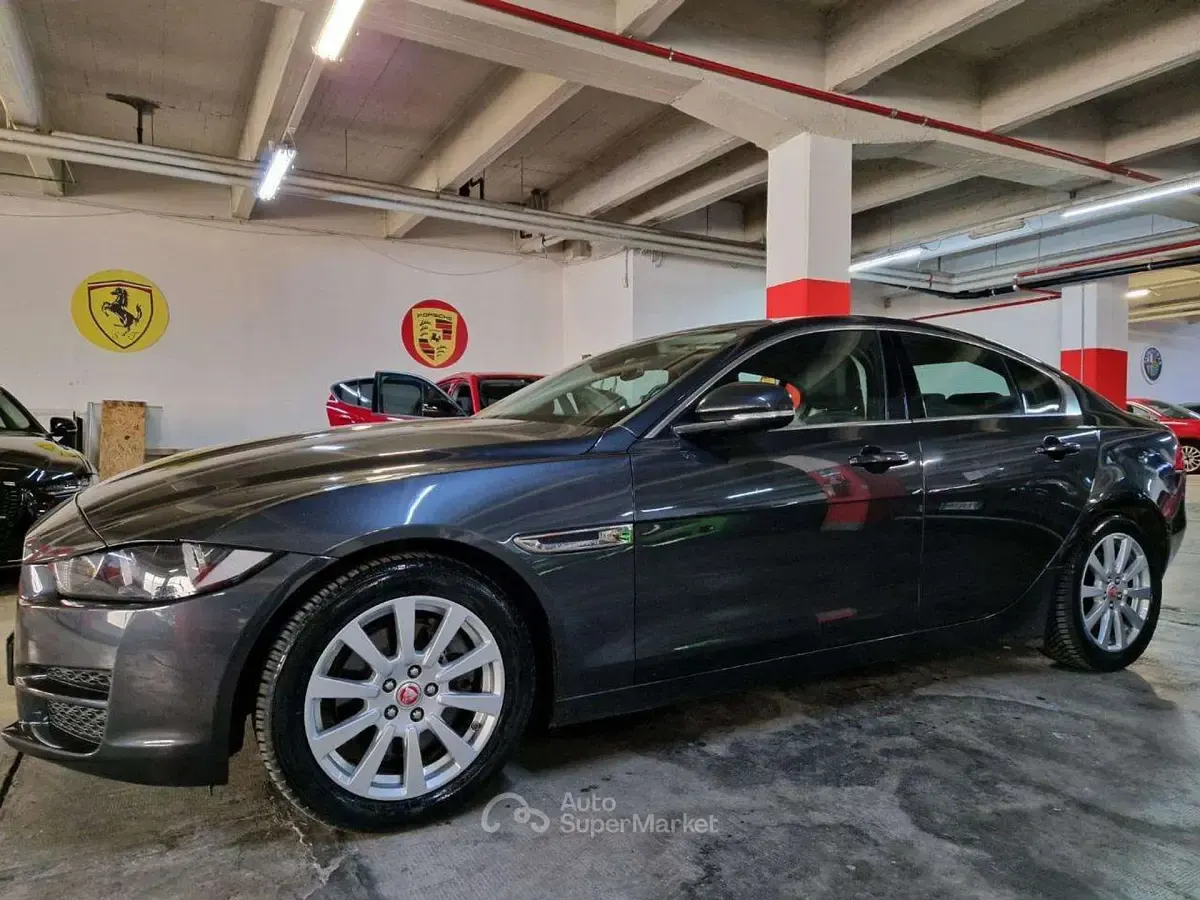 Usata Jaguar XE 179 CV (131 kW) 2018 Antracite Berlina
