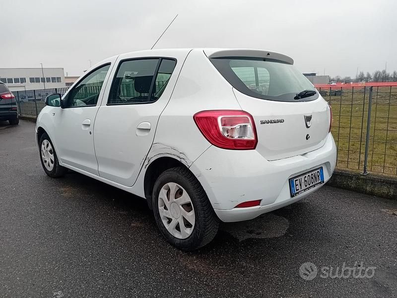 Usata Dacia Sandero Lauréate 75 CV (55 kW) 2014 Bianco Berlina