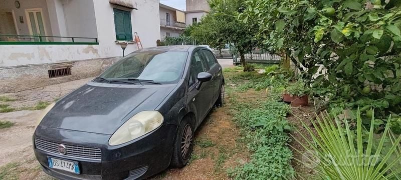 Grigio Usata 2008 Fiat Grande Punto Due volumi | 1000 € (Super prezzo) - Immagine 1/3