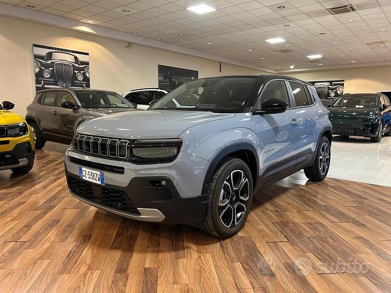Nuova Jeep Avenger Summit 101 CV (74 kW) 2025 Grigio SUV