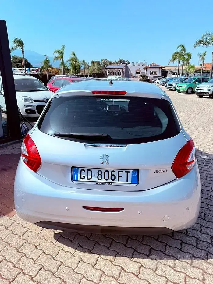 Usata Peugeot 208 68 CV (50 kW) 2012 Grigio Utilitaria