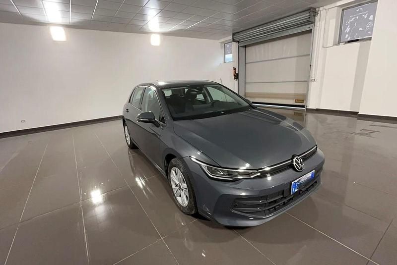 Usata VW Golf VIII Life 116 CV (85 kW) 2025 Grigia Berlina