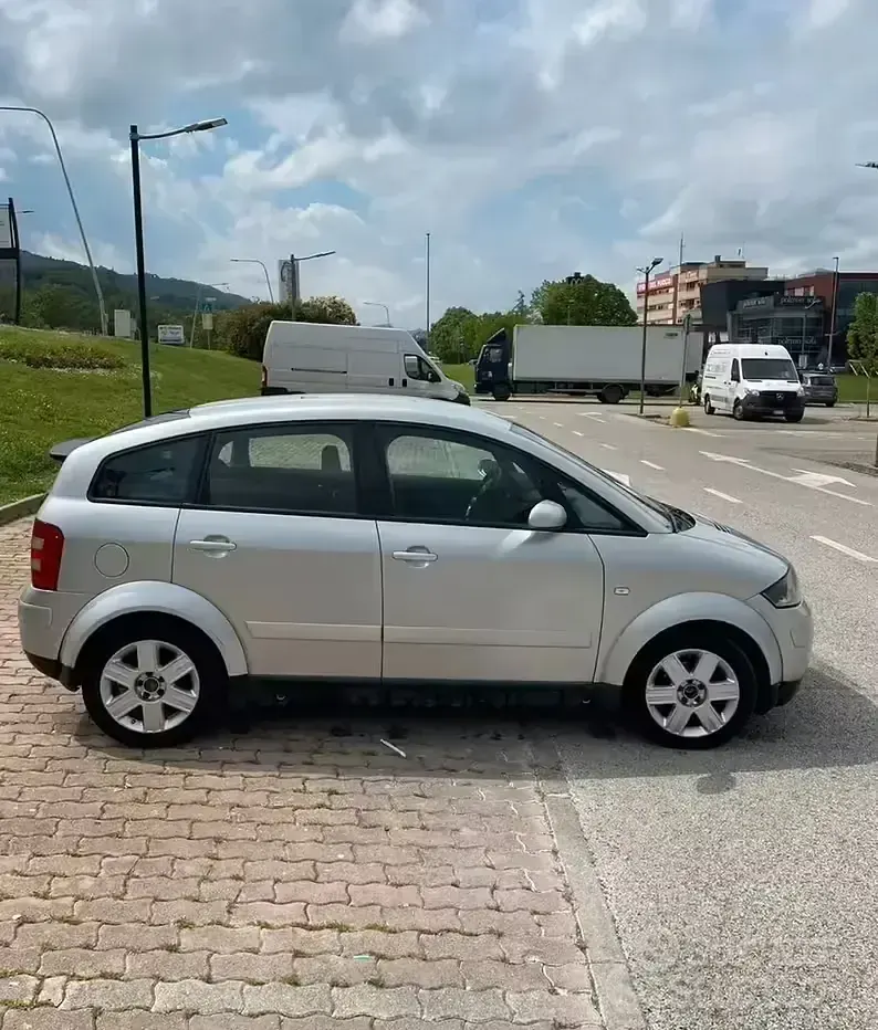 Usata Audi A2 75 CV (55 kW) 2003 Grigio Utilitaria