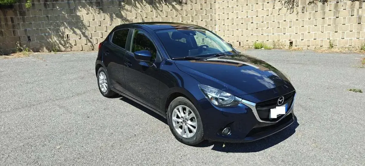 Usata Mazda 2 75 CV (55 kW) 2016 Blu/azzurro Utilitaria