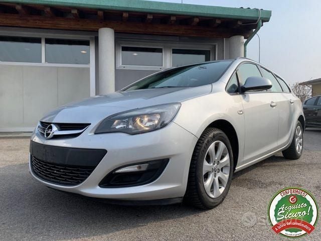 Grigio Usata 2012 Opel Astra Cosmo Station wagon | 5950 € (Buon prezzo) - Immagine 1/4