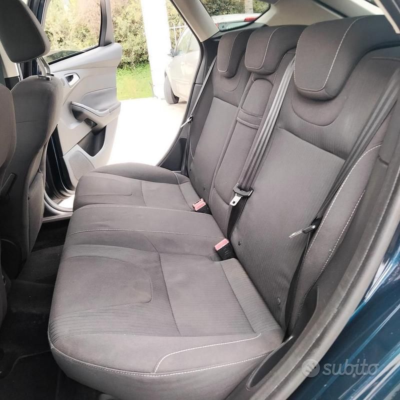 Usata Ford Focus Titanium 115 CV (84 kW) 2012 Blu Berlina