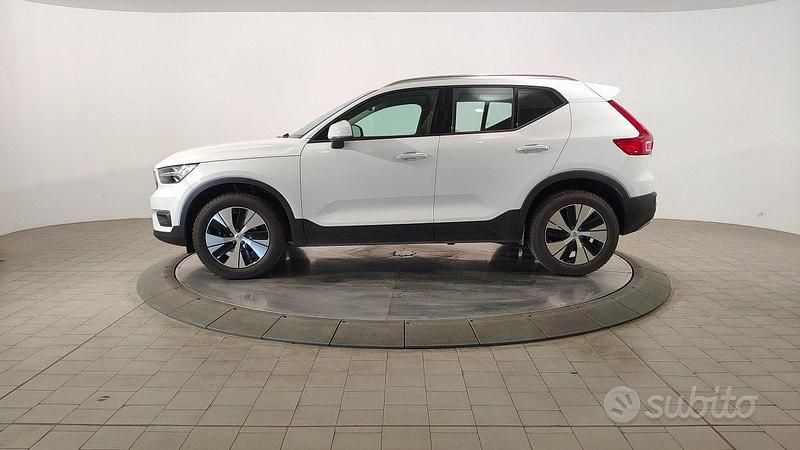 Usata Volvo XC40 Momentum 129 CV (94 kW) 2021 Bianco SUV