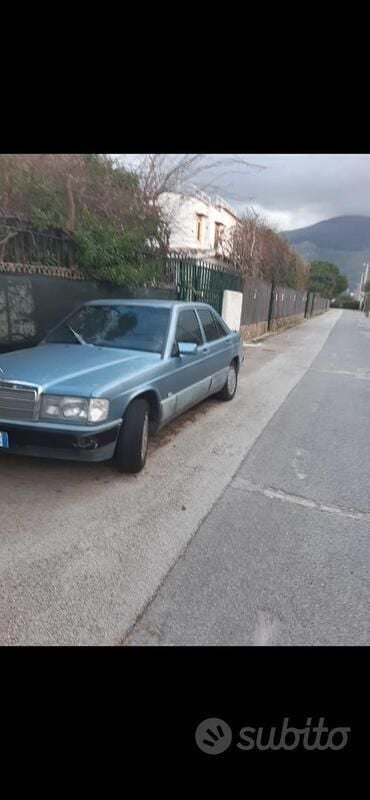 Usata Mercedes 190 90 CV (66 kW) 1984 Grigio Berlina