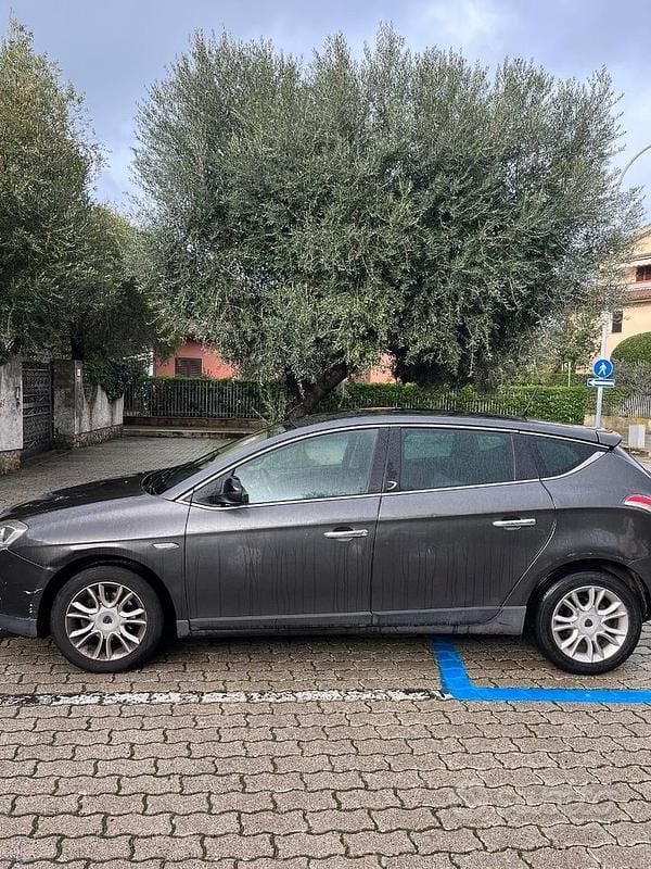 Usata Lancia Delta Gold 120 CV (88 kW) 2013 Utilitaria