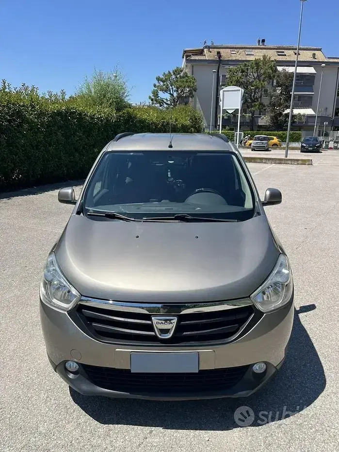 Usata Dacia Lodgy Lauréate 107 CV (78 kW) 2012 Arancione Monovolume