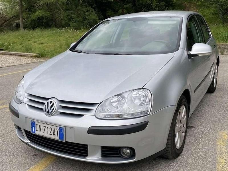 Usata VW Golf IV Trendline 105 CV (77 kW) 2005 Argento Berlina