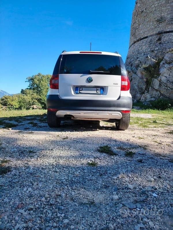 Usata Skoda Yeti 105 CV (77 kW) 2012 Bianco SUV