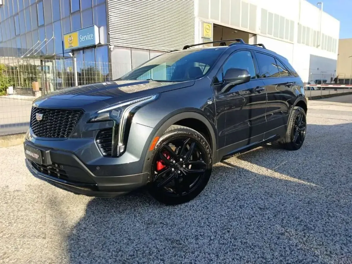 Usata Cadillac XT4 230 CV (169 kW) 2022 Grigio scuro SUV