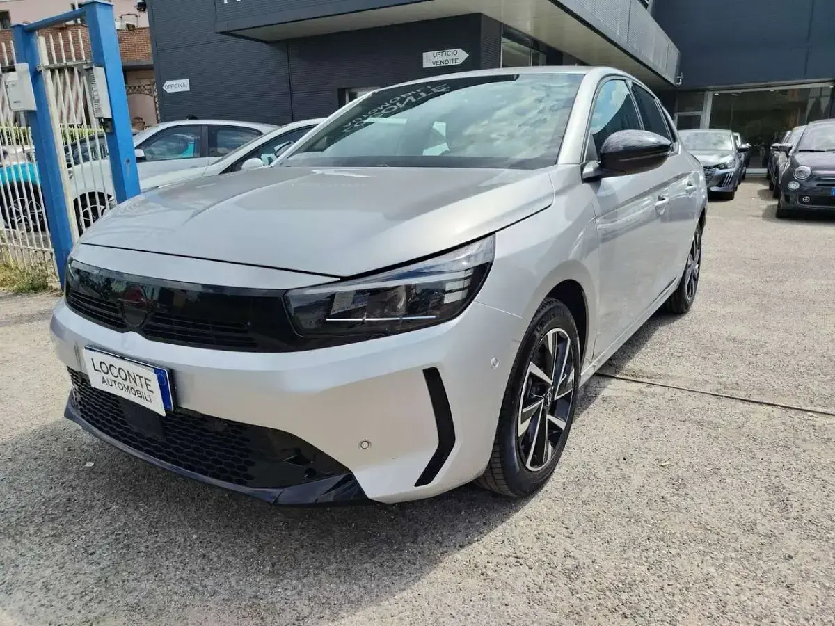 Usata Opel Corsa 101 CV (74 kW) 2025 Argento Utilitaria