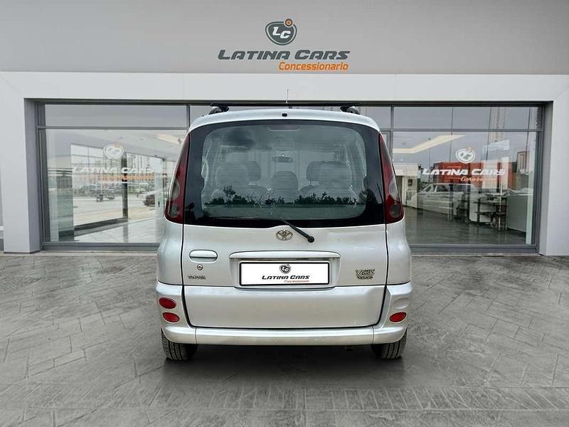 Usata Toyota Yaris Verso Sol 75 CV (55 kW) 2002 Argento Monovolume