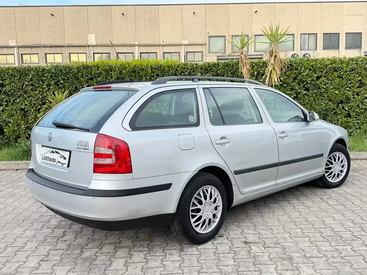 Begagnad Skoda Octavia 105 HK (77 kW) 2008 Grå Kombi