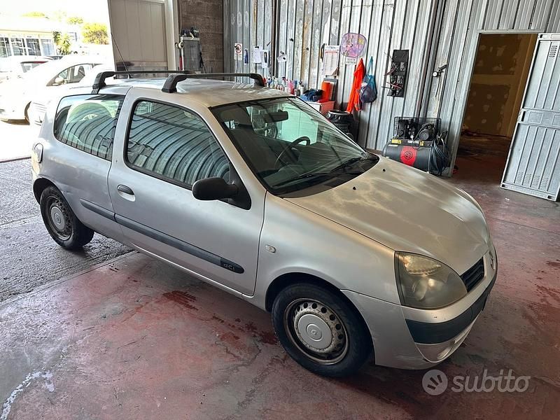 Usata Renault Clio II 75 CV (55 kW) 2005 Grigio Furgone
