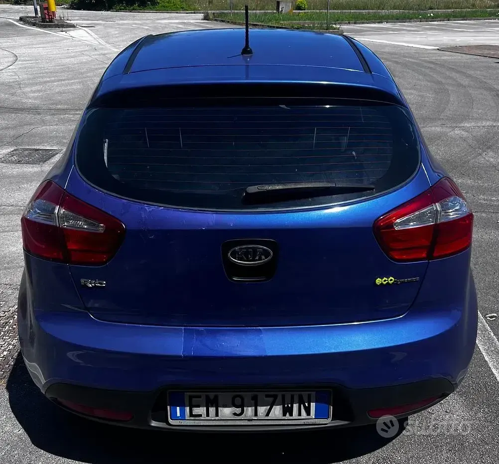 Usata Kia Rio 75 CV (55 kW) 2012 Bluazzurro Berlina