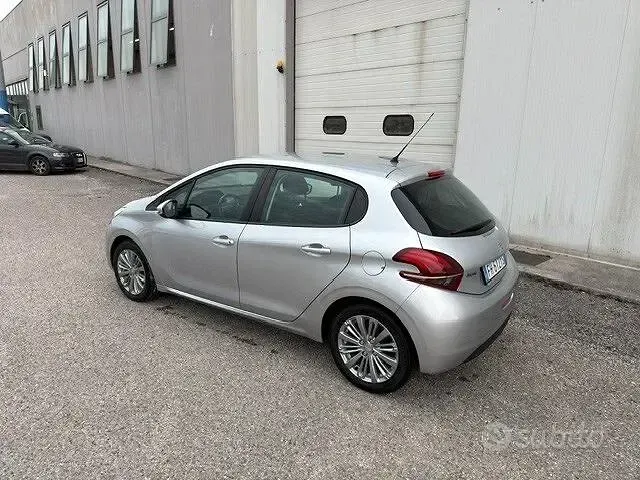 Usata Peugeot 208 Active 82 CV (60 kW) 2017 Grigio Utilitaria