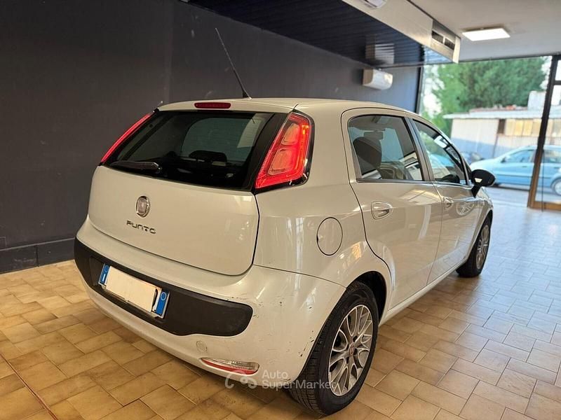 Usata Fiat Grande Punto S 75 CV (55 kW) 2011 Bianco Utilitaria