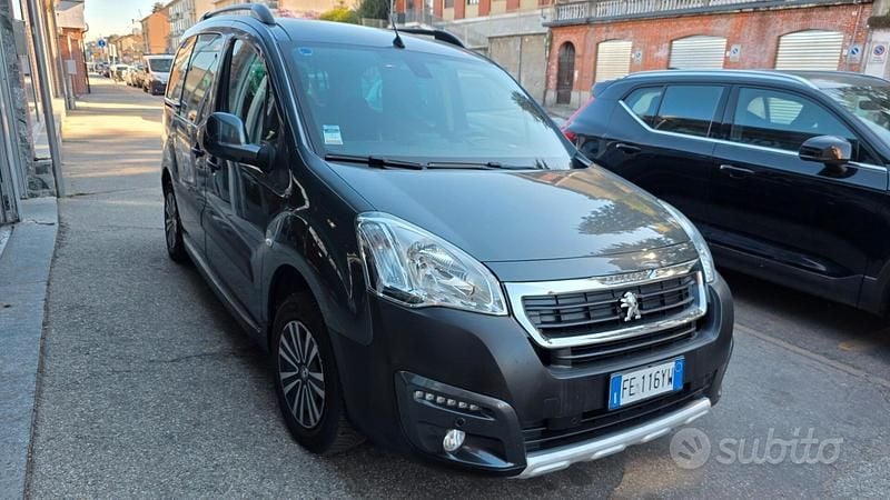 Usata Peugeot Partner Tepee Outdoor 120 CV (88 kW) 2016 Grigio Monovolume